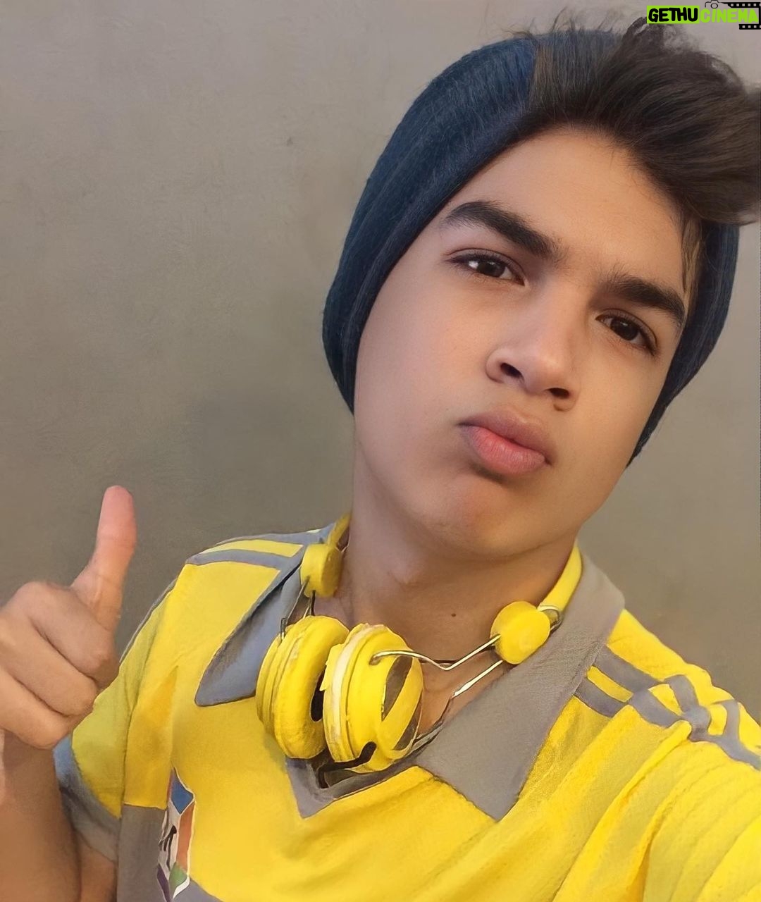 Lucas Santos Instagram - qual paulo guerra você prefere? o lei maria da moda ou o esportista? 😂😂😂😂