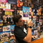 Lucas Santos Instagram - E nesse mês de maio completa 10 anos da existência da novela que MUDOU minha vida e a de milhares de pessoas que nos acompanharam. A novela que LITERALMENTE uniu a família brasileira. Que trajetória linda e que coisa incrível, olhar para o passado e saber que pude participar de algo que realmente fez a diferença na vida de várias pessoas e as ensinou sobre coisas boas da vida. Hoje, nestes 10 anos de Carrossel, sigo com um sorriso largo no rosto e com aquela sensação de dever cumprido e pronto para os próximos trabalhos. O vilão Paulo Guerra foi e sempre será eternizado dentro de mim, e ter tido a possibilidade de dar a vida a ele, foi uma grande honra que levarei pro resto da vida. Obrigado a você, fã de Carrossel, que nos acompanha diariamente dando todo apoio e incentivo necessário. Isso é e sempre será para vocês. 🎠❤️