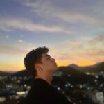 Lucas Santos Instagram - enquanto Deus for meu chão, não há quem me derrube. 🙏🏻✨