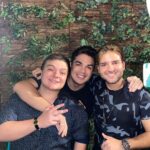 Lucas Santos Instagram - #tbt de hoje com essa dupla que eu amo de coração! Irmãos pra vida 🥰❤️