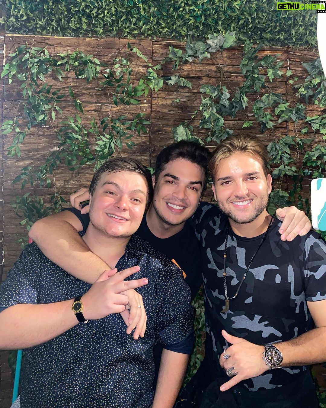 Lucas Santos Instagram - #tbt de hoje com essa dupla que eu amo de coração! Irmãos pra vida 🥰❤️