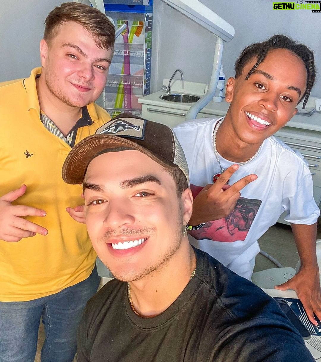 Lucas Santos Instagram - esse #tbt tem pra todos os gostos o loirin, o pretin e o morenin 🤭🤪 vem pra @odontojoy vc também 💙