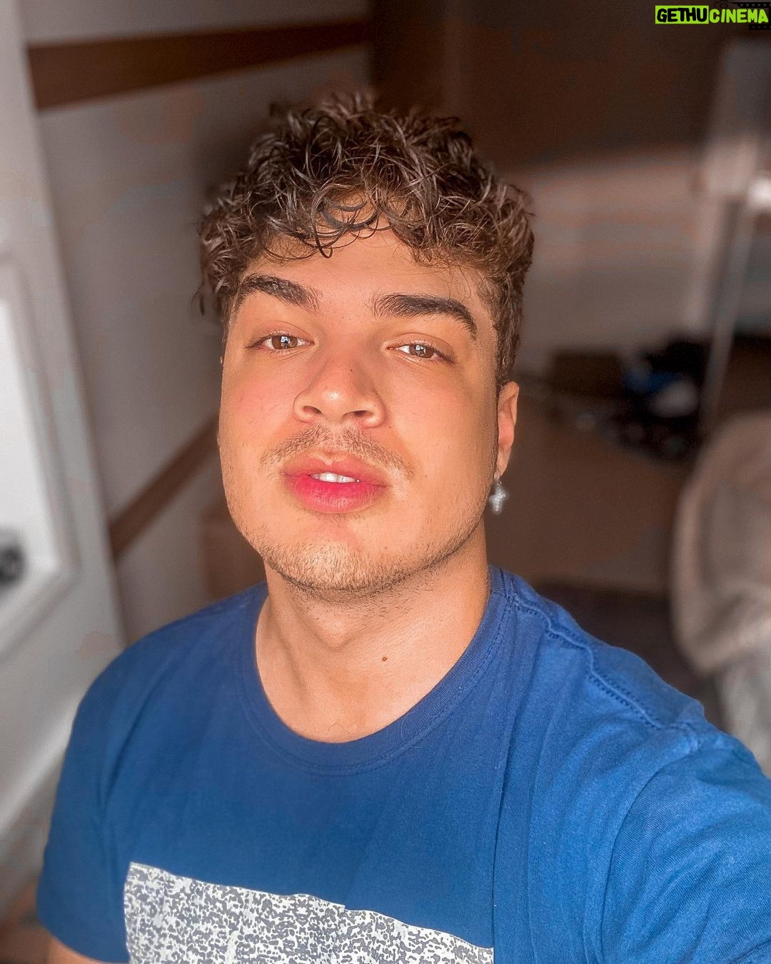 Lucas Santos Instagram - passando pra te desejar uma excelente tarde 🥰❤️