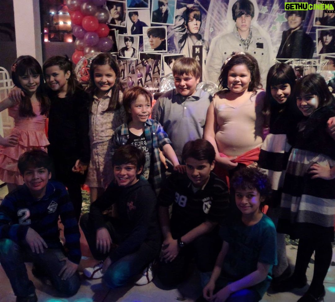 Lucas Santos Instagram - 2012 boatos que o elenco de carrossel foi visto no niver do justin bieber 👀😂😂 #tbt