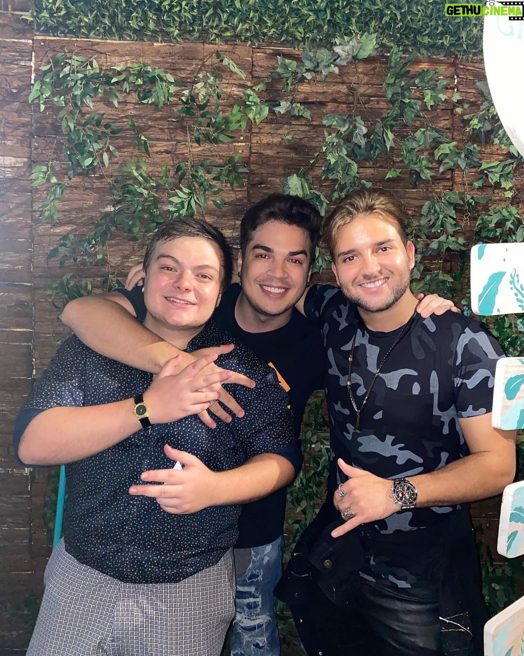 Lucas Santos Instagram - #tbt de hoje com essa dupla que eu amo de coração! Irmãos pra vida 🥰❤️