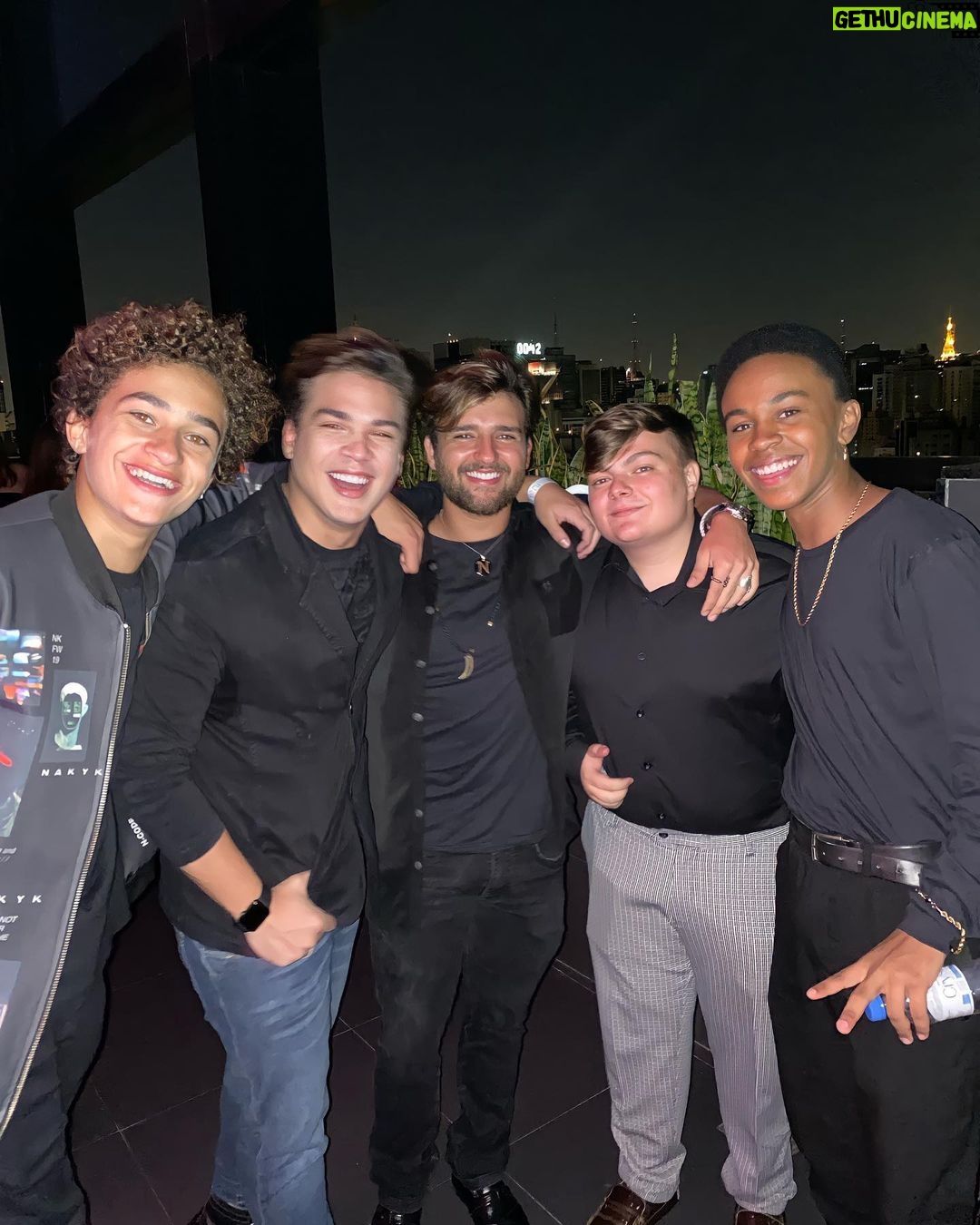 Lucas Santos Instagram - meu time… saudade desses moleques 🥰❤️ #tbt