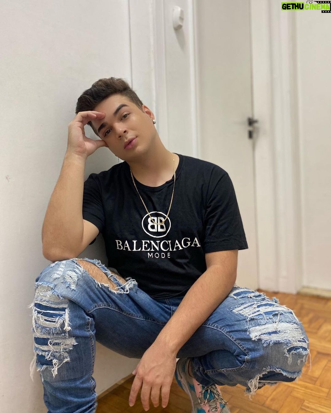 Lucas Santos Instagram - ready for tonight ✨