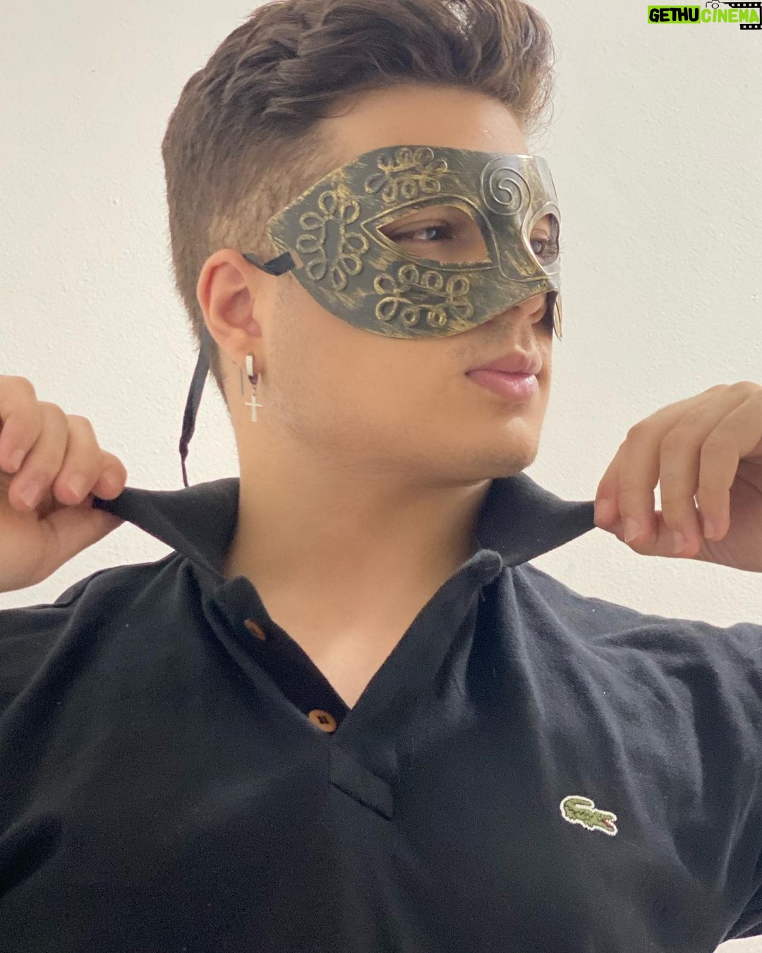 Lucas Santos Instagram - sobre ontem… se liga nesse mascarado 🥳 São Paulo, Brazil