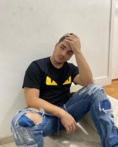 Lucas Santos Instagram - jogador caro 🤪 deixa seu boa noite 🥰❤️