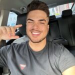 Lucas Santos Instagram – que a sua semana seja maravilhosa 😜🫶🏻 alguém com saudades de selfies por aqui? 👀