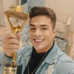 Lucas Santos Instagram – sorriso estampado no rosto de quem levou o prêmio pra casa 😛🫶🏻