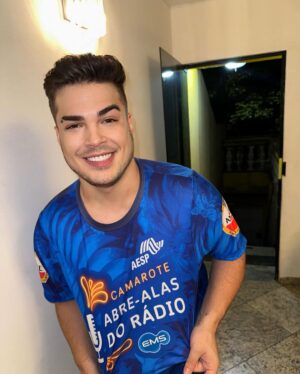 Lucas Santos Instagram - pode por mais um carnaval pra conta, que emoção! 😍🥳🤪
