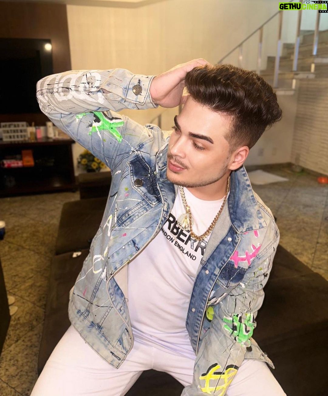 Lucas Santos Instagram - Ano passado foi um bolinho 🎂 esse ano é o white da @dra.deolanebezerra 😍 #36dadoutora 🤍