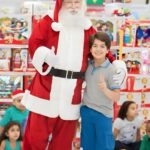 Lucas Santos Instagram - que neste dia, a magia do Natal possa encantar a nossa criança interior! ✨🎅🏻 HO HO HO ❤️
