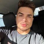 Lucas Santos Instagram - que a sua semana seja maravilhosa 😜🫶🏻 alguém com saudades de selfies por aqui? 👀