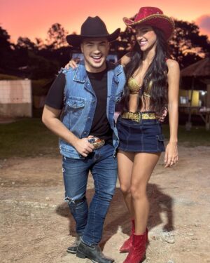 Lucas Santos Instagram - em breve vai ter o clipe da "Fazendeiro" com a participação mais do que especial dessas maravilhosas 🥰🫶🏻 quem ai ta ansioso pro lançamento? 👀