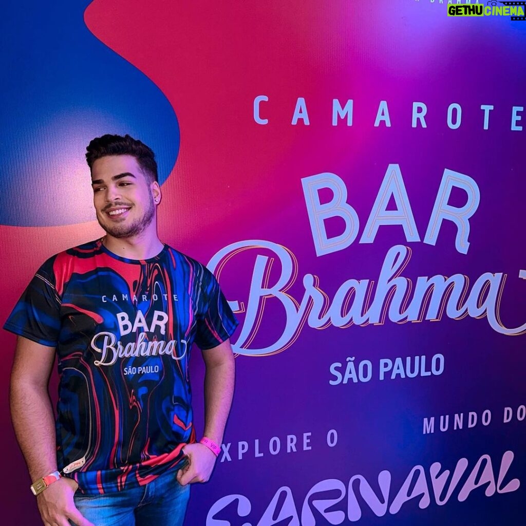 Lucas Santos Instagram - e o carnaval por aqui começou e hoje o destino é sem dúvidas o @camarotebarbrahma, e vocês? 😜😋🙅🏻‍♂️ Sambódromo do Anhembi
