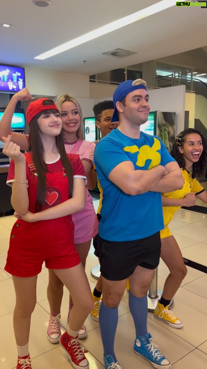 Luccas Neto Instagram - JÁ FOI NO CINEMA VER OS AVENTUREIROS ??? VAI LOGO!