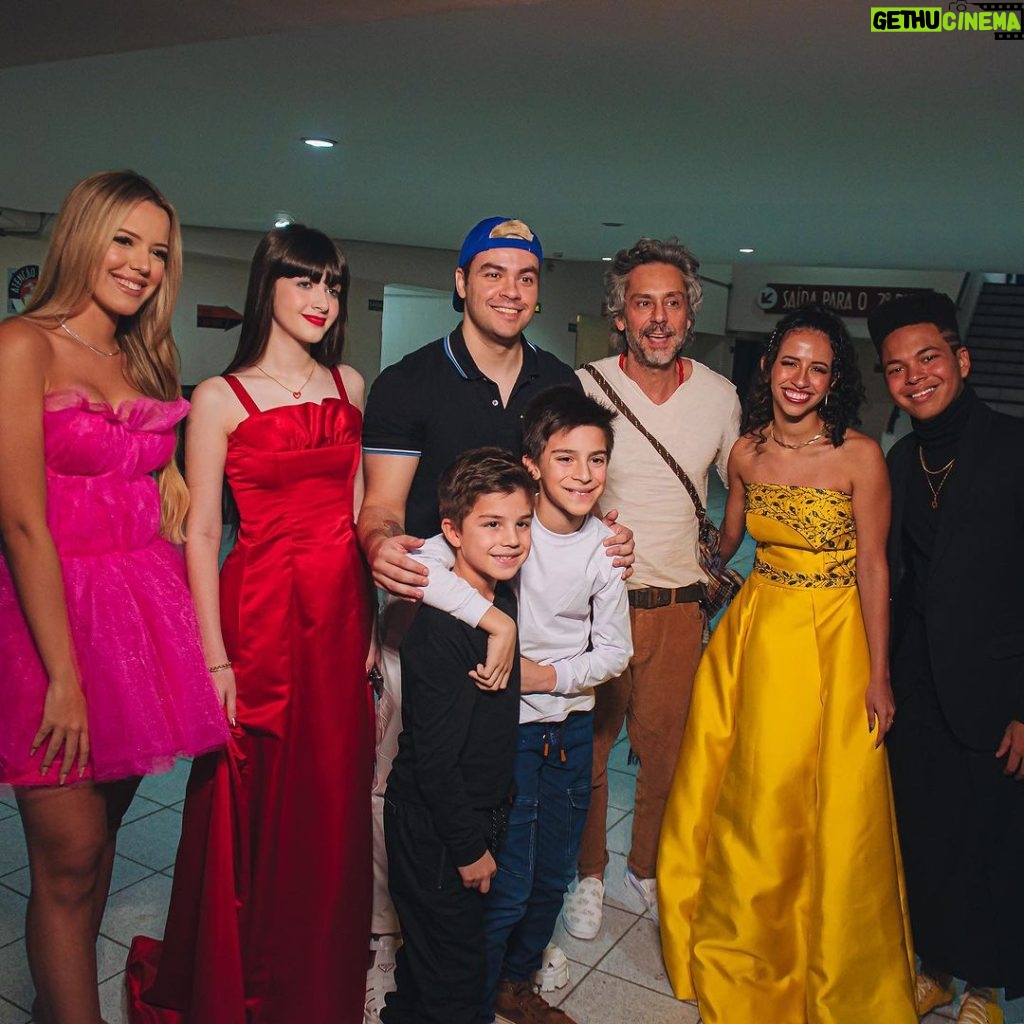 Luccas Neto Instagram - Que surpresa boa! Alexandre Nero foi assistir o filme Os Aventureiros no cinema com a família 🙌🏻