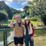 Luccas Neto Instagram - TENHO UMA NOTÍCIA INCRÍVEL PRA DAR PRA VOCÊS!!! Eu e a Gi visitamos o @zoosaopaulo e deixamos váaaaarias surpresas especiais pra vocês por lá!!! Ficou curioso? Dá uma olhadinha nas redes deles e já aproveita esse final de semana pra fazer uma visita. É hora de Zooventuras com os Aventureiros e o Luccas Neto no Zoo SP! 💙