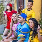 Luccas Neto Instagram - Família na Cidade da Alegria e na vida real 🧡 #DiaDaFamília #OsAventureirosAOrigem, dia 06 de julho, SOMENTE nos cinemas.