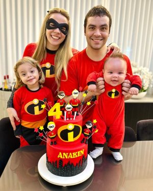 Luccas Neto Instagram - Nossa familia INCRIVEL! 4 meses do nosso Anakin ❤️