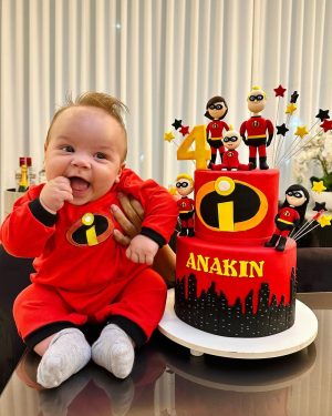 Luccas Neto Instagram - Nossa familia INCRIVEL! 4 meses do nosso Anakin ❤️