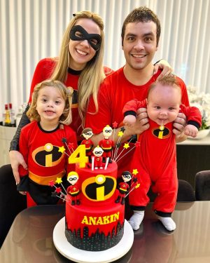 Luccas Neto Instagram - Nossa familia INCRIVEL! 4 meses do nosso Anakin ❤️