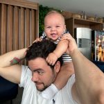 Luccas Neto Instagram - NÃO vou falar nada apenas arraste pro lado e descubra como é bom ser pai