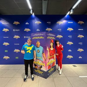 Luccas Neto Instagram - Tudo começou 6 anos atrás quando vc era uma bebexinha e hj estamos no cinema !!!!