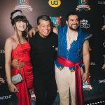 Luccas Neto Instagram - Nessa foto vemos: Um galã que está com um filme no cinema, a gi e o Maurício Mattar 😂 Principe Lu e a Lenda do Dragão conta com Maurício Mattar interpretando o Rei, pai de Lu e Encantada. LANÇOU NOS CINEMAS!