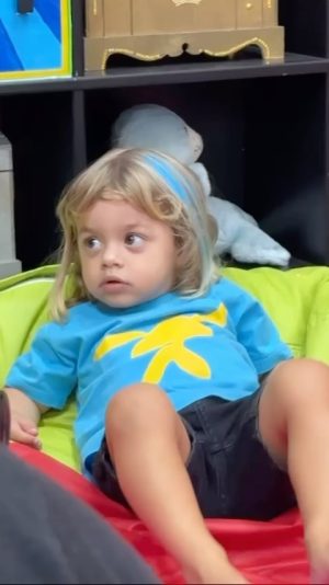 Luccas Neto Instagram - 1,2,3 ação! Luke atuando com 2 anos