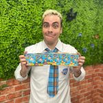 Luccas Neto Instagram - Já garanti o melhor lanche do recreio do muuuundo! A volta às aulas combina com Quatá Kids!! Diversão e sabor garantidos 😎 publi