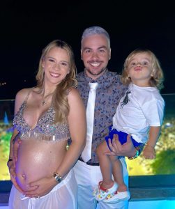 Luccas Neto Instagram - Feliz 2023 !!! Esse ano vai ser especial pq o Luke virou irmão mais velho !!! AHHHH