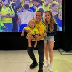 Luccas Neto Instagram - Mamãe e filho felizes que o jogo do Brasil não tá sendo dentro de casa… arrasta pro lado pra ver os monstros!