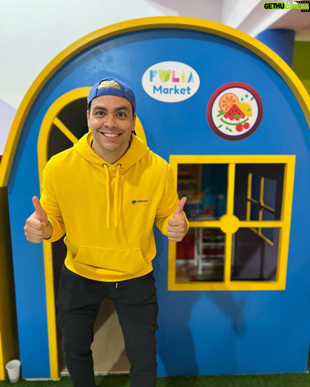 Luccas Neto Instagram - Meu aniversário chegou e virou até filme. E, pra deixar tudo mais incrível, fizemos uma festa maravilhosa no @foliaencantada. Dá uma olhada no perfil deles e tenha uma festa igual à minha!!! E só lembrando que Luccas Neto em: O Meu Aniversário já está disponível nas melhores plataformas digitais!!!