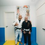 Luccas Neto Instagram – Ontem fui recebido pelo @luccasneto para um treininho na casa dele.
Foi irado poder dividir o tatame com vocês, obrigado pela recepção galera 🙌🏻

é incrível ver como o jiu jitsu não é somente para quem quer competir. é, na realidade, um esporte para todos e que transcende estilos de vida diferentes, idades e propósitos

📸: @triangulo_filmes @carolinademper 
—
@kingzkimonos @rvcasport