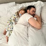 Luccas Neto Instagram - Domingo é um grande dia pra ficar na cama até segunda