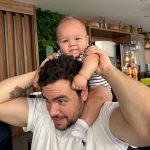 Luccas Neto Instagram - NÃO vou falar nada apenas arraste pro lado e descubra como é bom ser pai