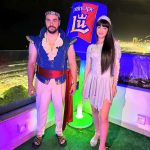 Luccas Neto Instagram - Deixa eu explicar o meu ano novo kkk NADA DE BRANCO! Fizemos com tema medieval pra comemorar o lançamento no CINEMA esse ano (25/01/24) do filme Príncipe Lu e a Lenda do Dragão que é um filme TODO MEDIEVAL! Passamos a virada do ano vibrando pelo sucesso desse filme!