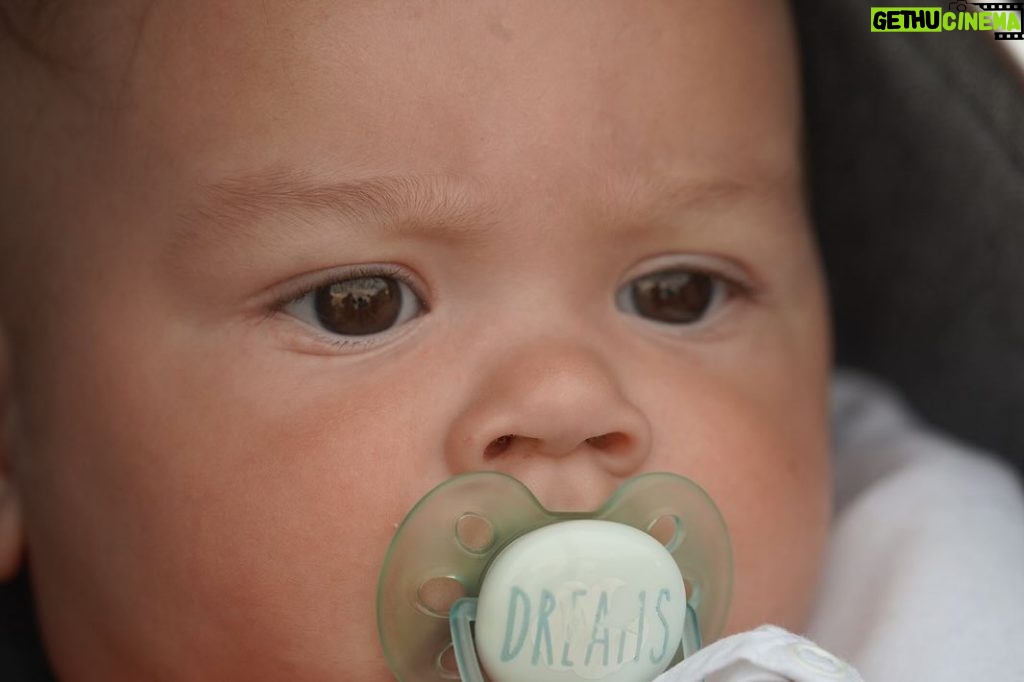 Luccas Neto Instagram - 9 meses do bebê mais rabugento do mundo
