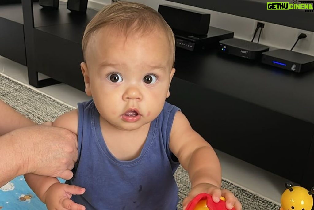 Luccas Neto Instagram - 9 meses do bebê mais rabugento do mundo
