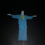 Luccas Neto Instagram – O Cristo Redentor já vestiu a roupa do Av Azul! E eu que paguei sozinho 😅 Príncipe Lu e a lenda do dragão é o meu novo filme que lança no cinema em Janeiro/2024! O que será que vamos fazer para divulgar o filme? 😏