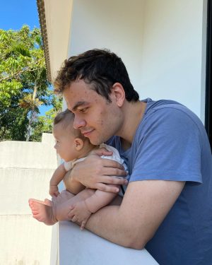 Luccas Neto Instagram - A idade chegou com força hihihi