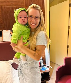 Luccas Neto Instagram - 5 meses do nosso bebezão! Nosso caçulinha muito amado 🩵 Anakin veio pra mudar e iluminar mais ainda nossa vida. Não imaginamos uma vida sem você, filho. Obrigada por nos escolher! Te amamoss 😍