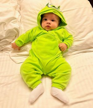Luccas Neto Instagram - 5 meses do nosso bebezão! Nosso caçulinha muito amado 🩵 Anakin veio pra mudar e iluminar mais ainda nossa vida. Não imaginamos uma vida sem você, filho. Obrigada por nos escolher! Te amamoss 😍