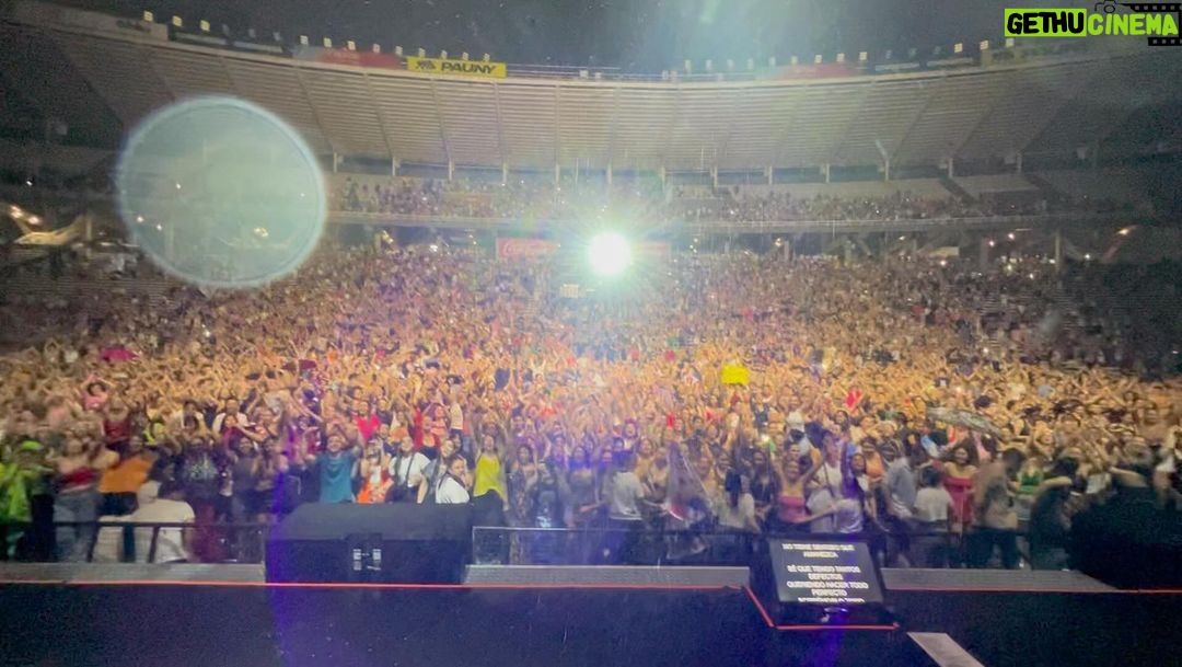 Luciano Pereyra Instagram - 1- Que suerte tengo yo de poder cantarles ๐๐ฝ๐๐ฝ 2- Gracias Dios por la bendiciรณn ๐ง๏ธ๐๐ฝ๐ซ #Cordoba TE AMO โค๏ธ Estadio Mario A. Kempes, Cordoba, Argentina