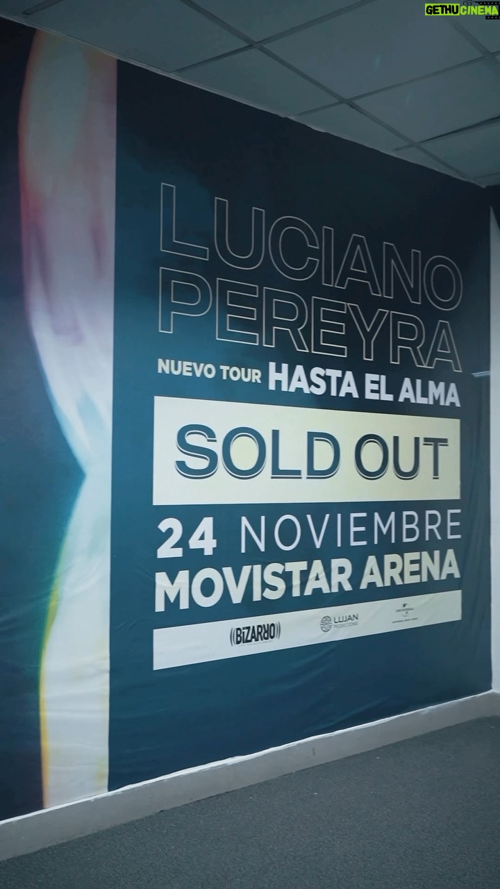 Luciano Pereyra Instagram - Como no enamorarme de ti #Chile ❤️🇨🇱 Gracias por tanto amor!!!! 🫶🏼🫶🏼🫶🏼 Movistar Arena