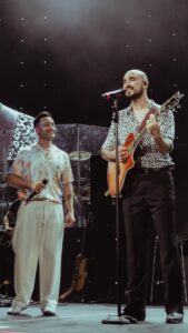 Luciano Pereyra Instagram - Le agradezco a Dios la bendita dicha de un gran compañero de ruta musical y de vida desde hace tantos años!! Anoche tu abrazo y tu voz fue la cálida caricia que necesitábamos! Gracias hermano @abelpintos por acompañarme! Te quiero mucho siempre!!🙏🏽❤️