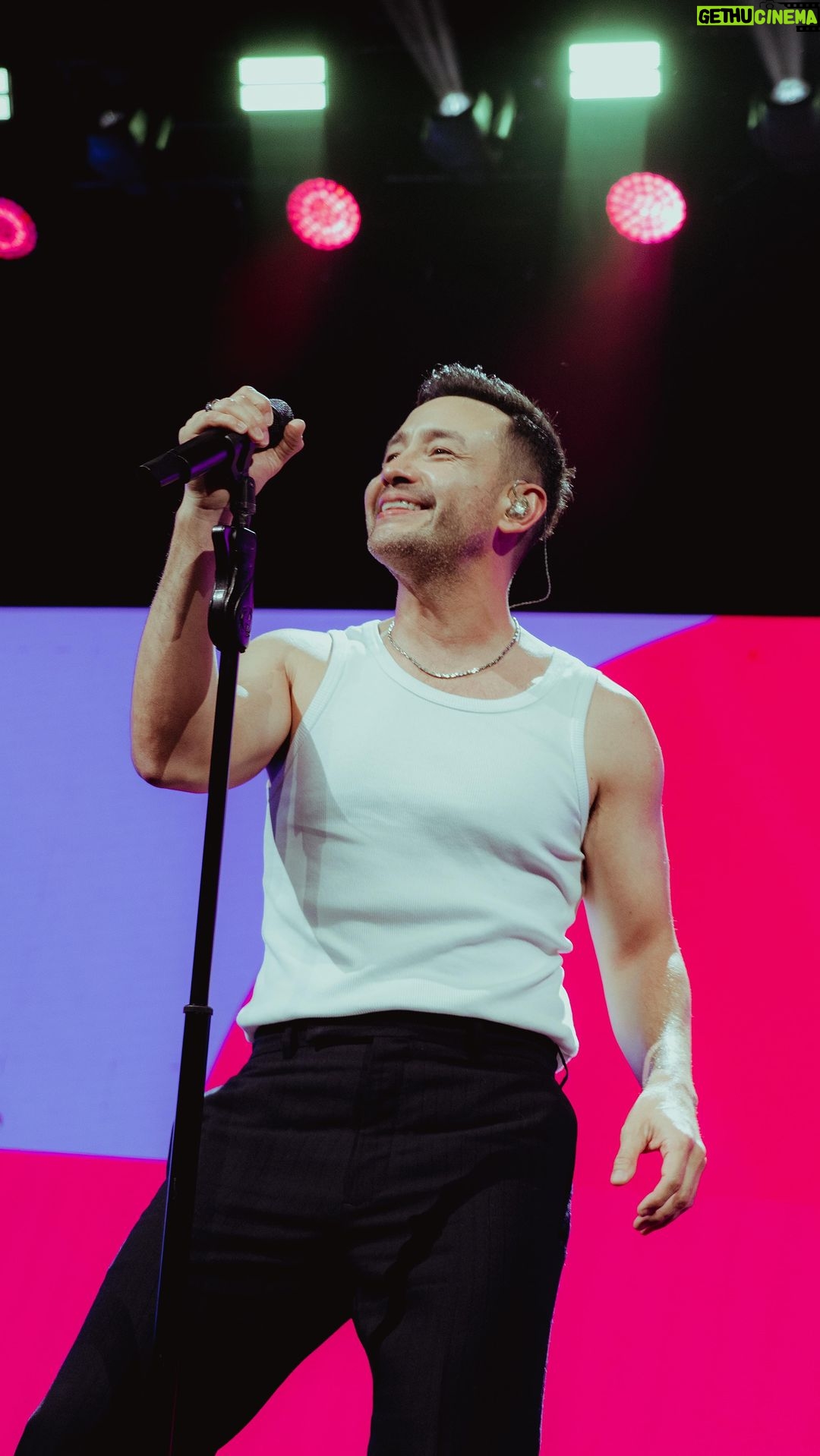 Luciano Pereyra Instagram - Que bendición despertar con una sonrisa que ilumina #HastaelAlma por todo lo que vivimos anoche en nuestro #MovistarArena Sabías que seguimos la fiesta 10 y 11 mayo??? 🎉🎉🎉🎉 gracias por tanto amor!!!❤️❤️❤️❤️ Próxima parada #Chile Movistar Arena Argentina
